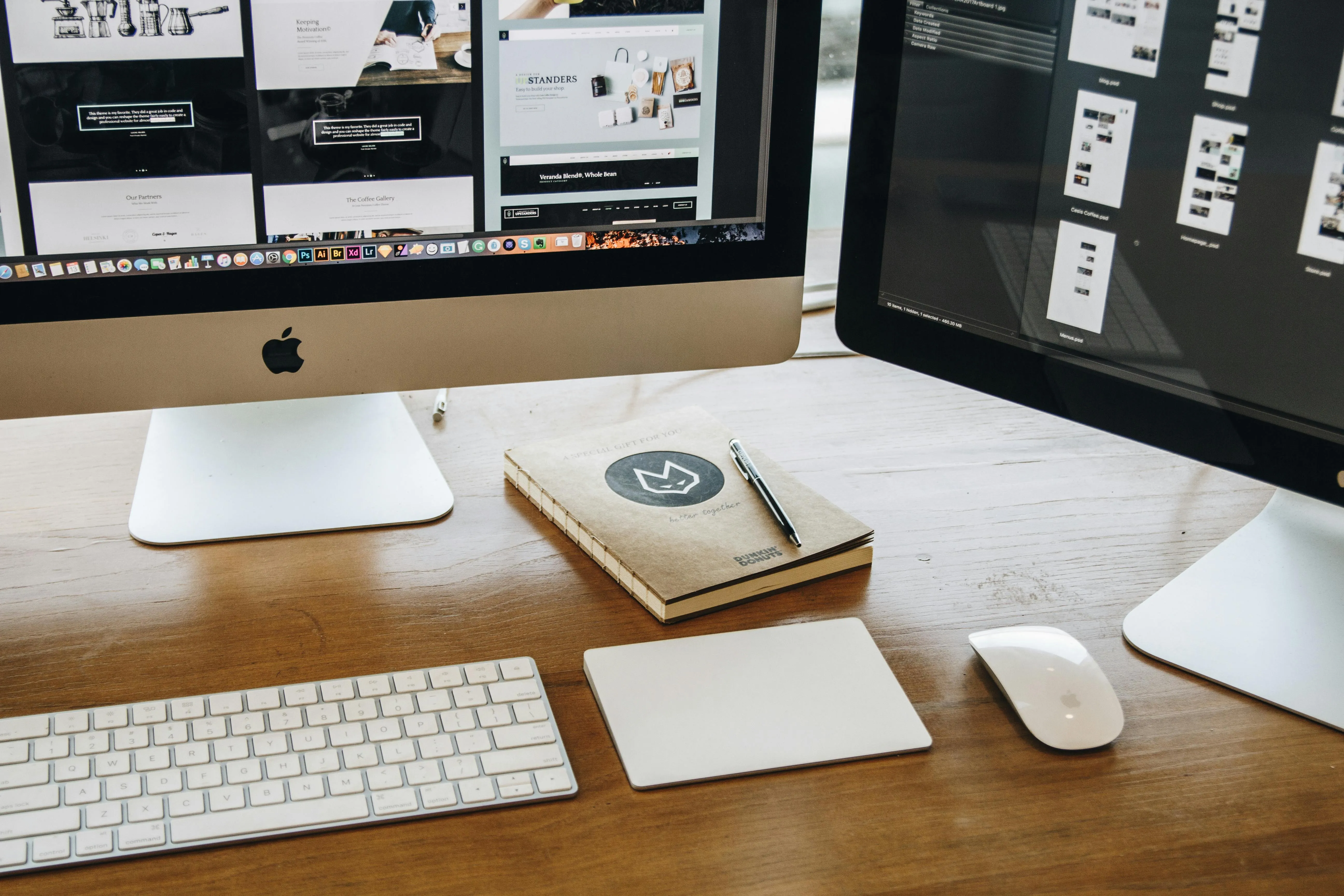 Concept vizual cu elemente de design grafic web, interfață de utilizator și grafice digitale, subliniind impactul vizual online